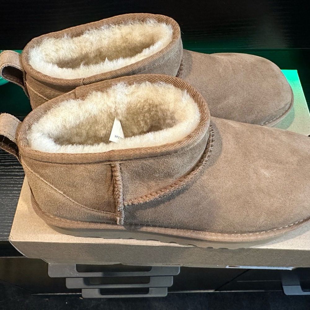 Ugg Ultra Mini NIB